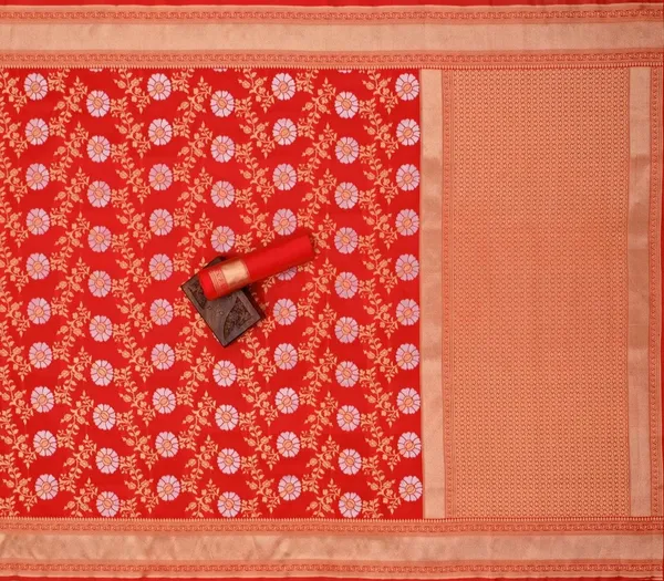 Red_Embellished_Banarasi_Jacquard_Saree_(Red)